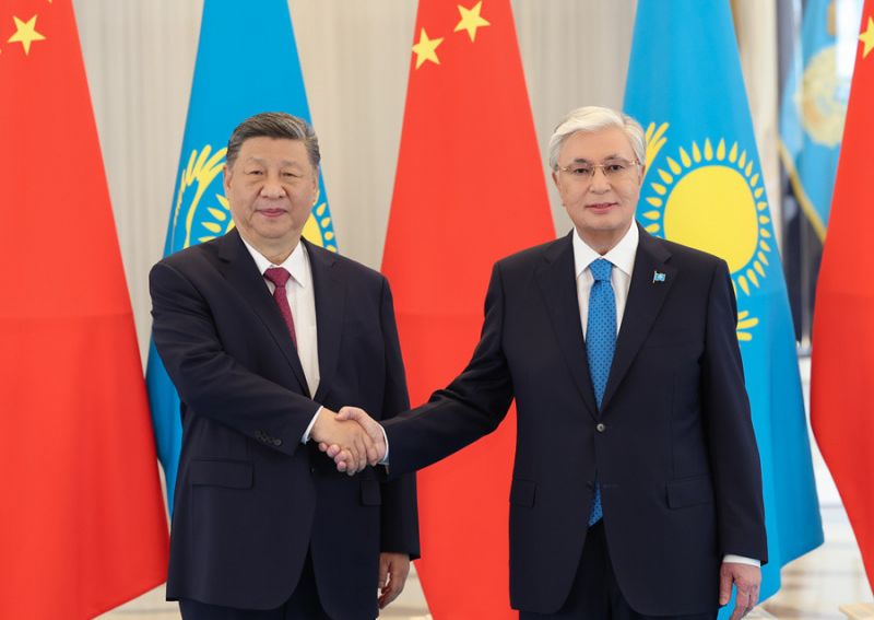 习近平同哈萨克斯坦总统托卡耶夫会谈