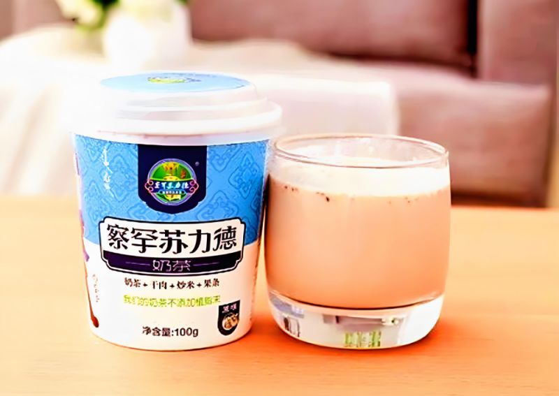 内蒙古奶茶堪称草原生活的灵魂，草原风情的饮品  