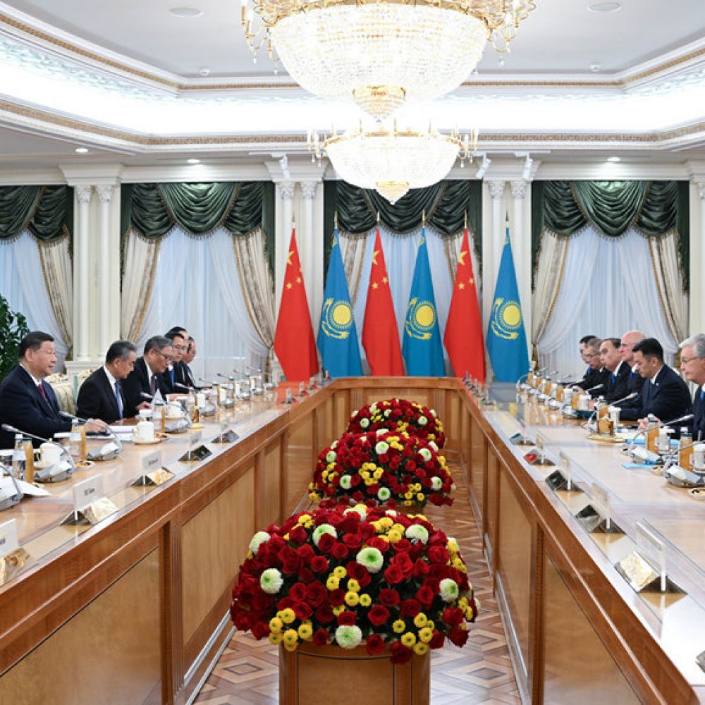 习近平同哈萨克斯坦总统托卡耶夫会谈