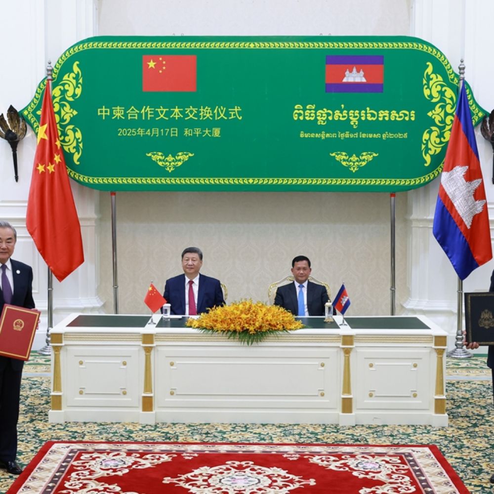 习近平同柬埔寨首相洪玛奈举行会谈
