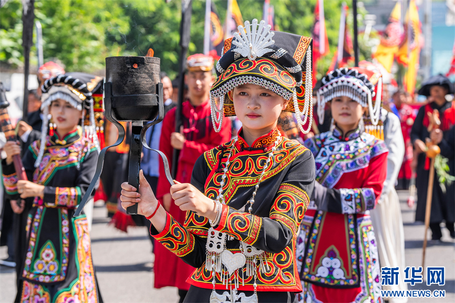 贵州毕节：多彩大巡游最炫民族风